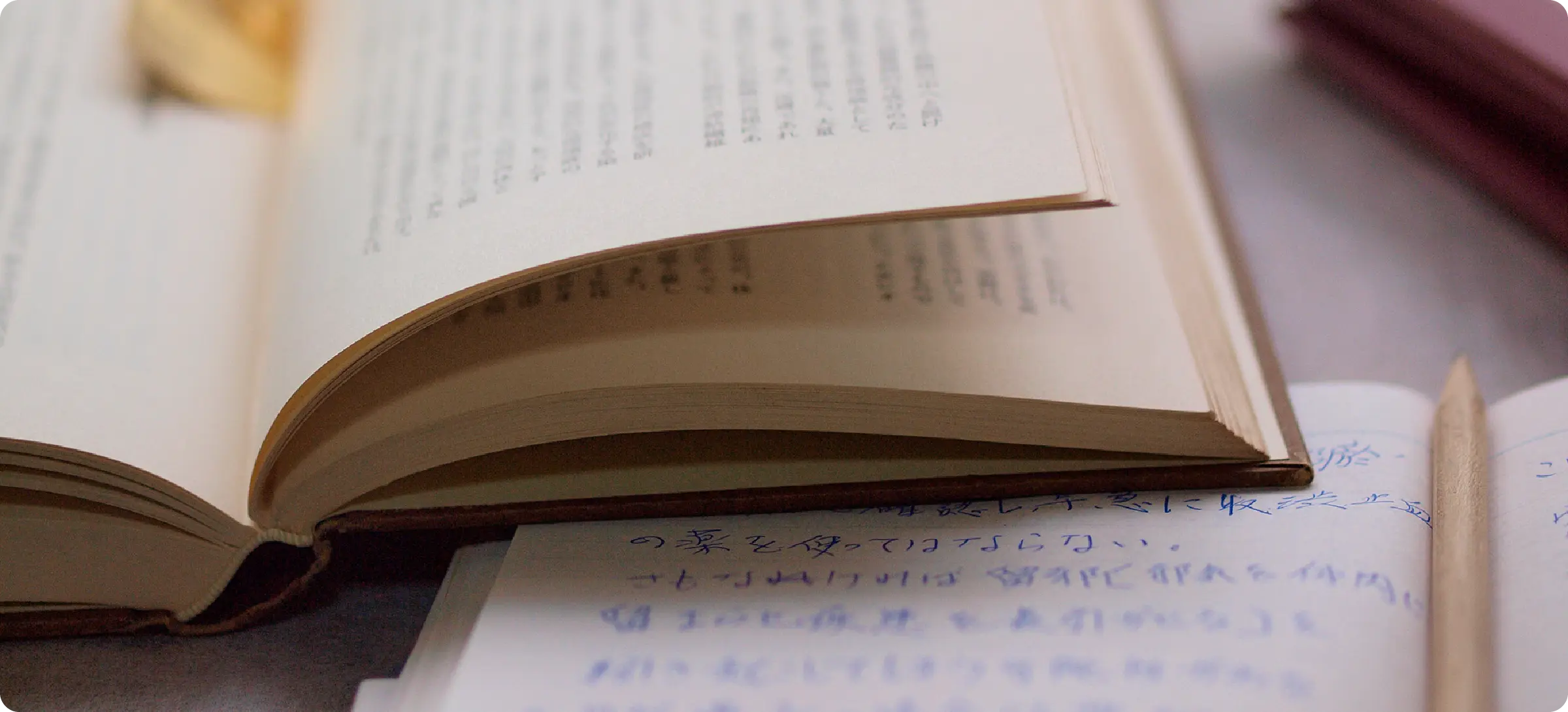 本と原稿の写真